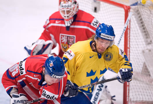 Mikael Samuelsson och Jaromir Jagr framför Tomas Vokoun,
