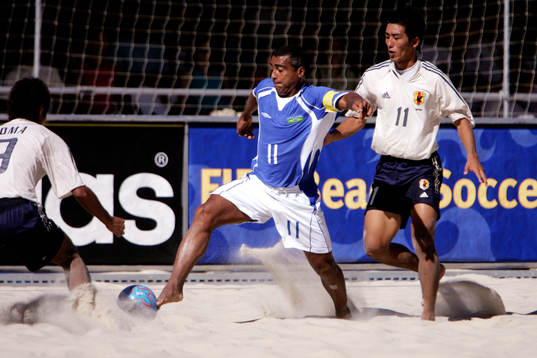 Romario, Brasilien och Kunihiro Wakabayashi, Japan