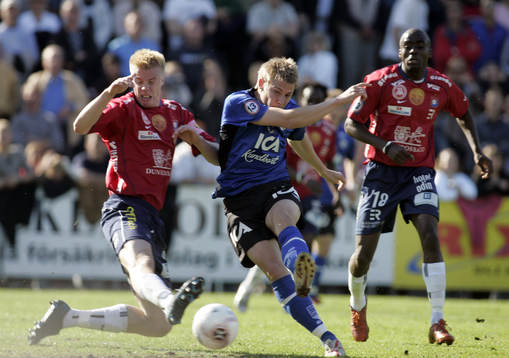 Patrik Ingelsten skjuter mål