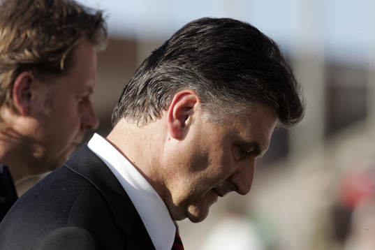 Zoran Lucic lämnar Örjans Vall med böjt huvud