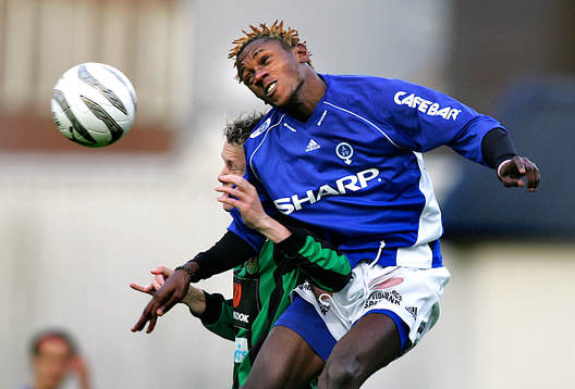 Yannick Babupa och Fredrik Lundgren i nickduell