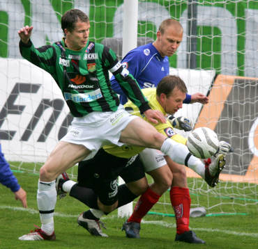 Fredrik Lundgren, GAIS och Henrik Gusatvsson, målvakt,