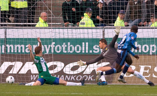 Jones Kusi Asari, Djurgården och Ante Covic, målvakt,
