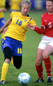 Astrid Ekholm, Sverige och Katie Holtham, England