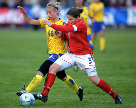 Astrid Ekholm, Sverige och Katie Holtham, England