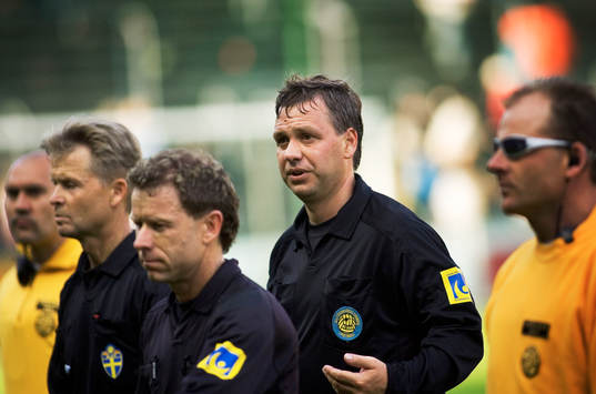 Domare Åke Andersson och linjemännen Mikael Nilson och