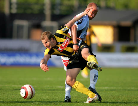 Jonas Henriksson, Häcken tar sig förbi Mikael Thuresson,