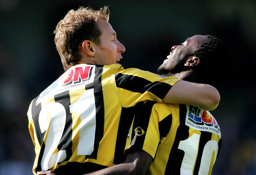 Jonas Henriksson och Dulee johnsson jublar tillsammans