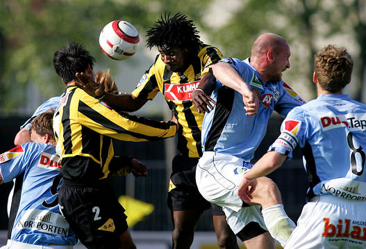 Jimmy Dixon, Häcken tar hand om bollen