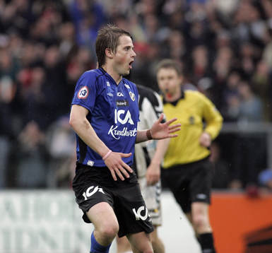 4-0, Gunnar Heidar Thorvasldsson fhar ullbordat sitt hat