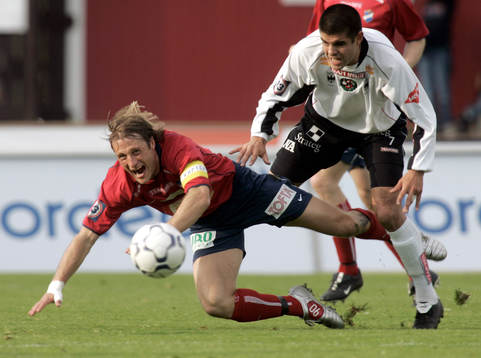 Fredrik Gustafson tacklas omkull
