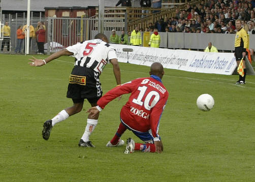 5 Kingsley Amuneke och 10 Thando Mngomeni