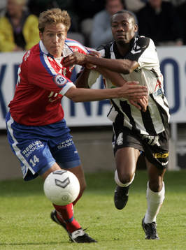Tuff duell melklan store Andreas Granqvist och 1-0 skytten
