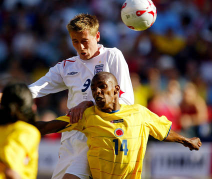 Peter Crouch vinner nickduell