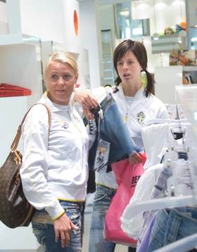 Utflykt till Manchester för shopping. Lotta Schelin och