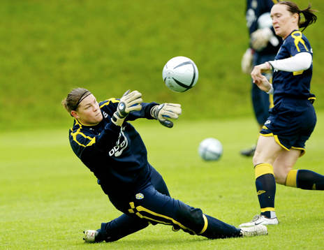 Frida Östberg och Caroline Jönsson, målvakt