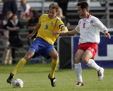 Lagkapten Andreas Granqvist fintar en maltes