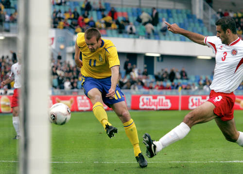 Mattias Jonson, Sverige skjuter strax utanför