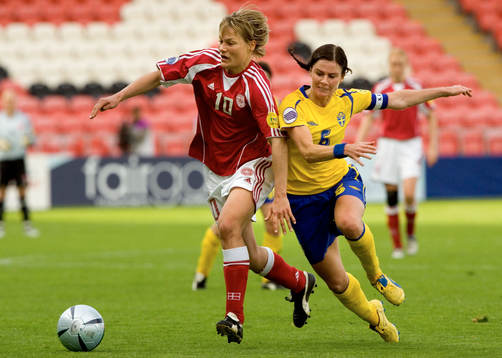 Sverige - Danmark. Anne Nielsen och Malin Moström, i duell
