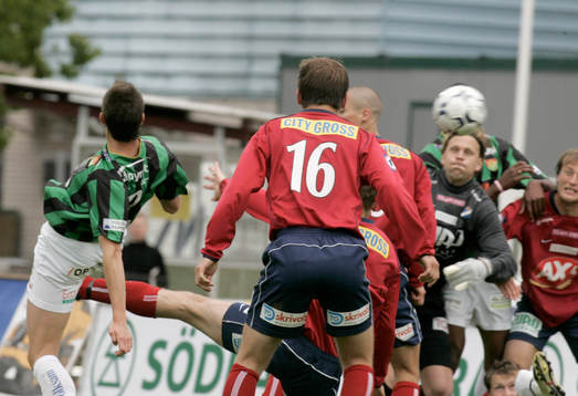 0-1 på första hörnan, nr.3  Andreas Tobiasson får in