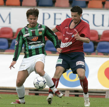 Tröjdragning, en gaisare drar i Danis Velic tröja
