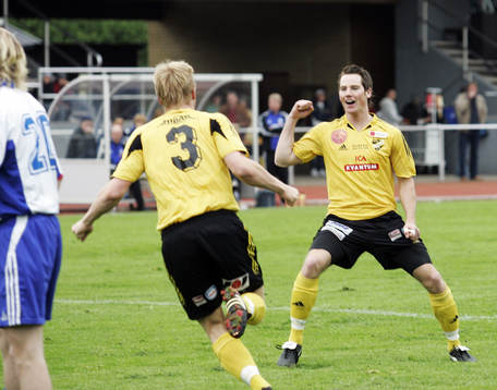 0-1 Niklas Fischer, Johan Persson grattar. Jubel