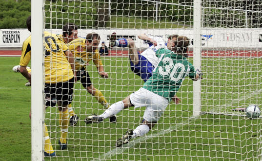 0-2, Martin Nilsson nickar in segerbollen