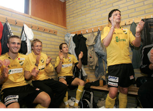 Daniel De Stefano, IFK Hässleholm, leder allsången