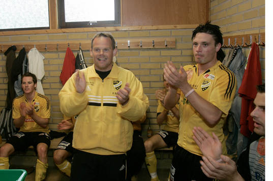 Daniel De Stefano och Peter Persson, tränare, leder