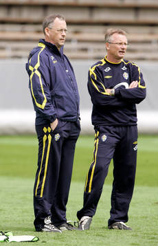 Lars Lagerbäck och Roland Andersson, tränare, Sverige