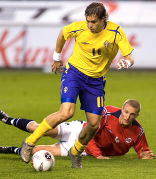 Johan Elmander, Sverige och Brede Hangeland, Norge