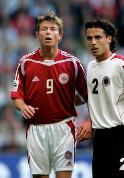 Jon Dahl, Thomasson, Danmark och Elvin Beziri, Albaninen