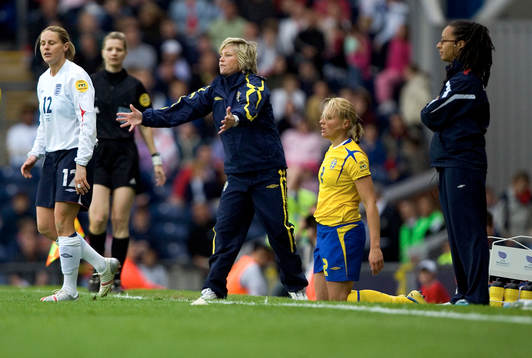Kelly Smith upprör Marika Domanski Lyfors, Karolina