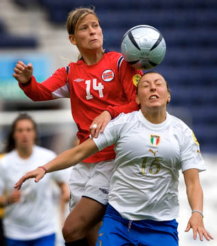 Dagny Mellgren i nickduell med Viviana Schiavi