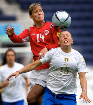 Dagny Mellgren i nickduell med Viviana Schiavi