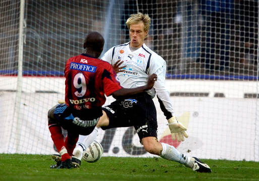 Jones Kusi Asare, Djurgården och Mattias Asper, målvakt,