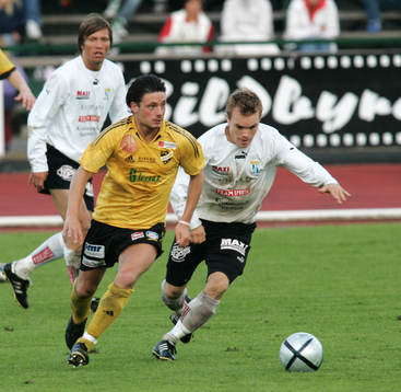 Daniel De Stefano, IFK Hässleholm, jagas av Fredrik