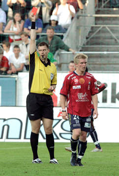 Erik Johannesen, Örgryte och Daniel Stålhammar, domare.