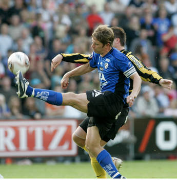 Tommy Jönsson rensar undan. Undanrensning
