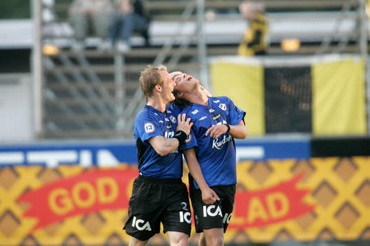 1-0, Dusan Djuric på frispark, grattas av Emil Jensen