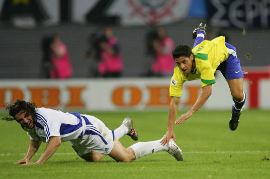Sotirios Kyrgiakos, Grekland och Cicinho, Brasilien
