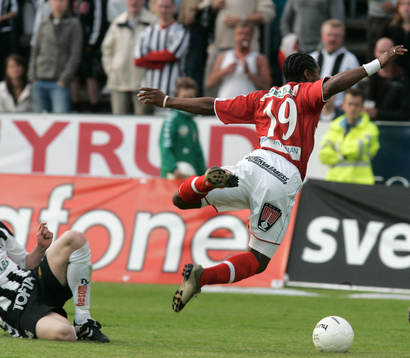 Brima Koroma, Kalmar, får en flygtur