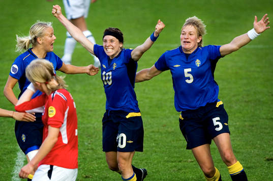 Josefine Öqvist, Hanna Ljungberg och Kristine Bengtsson.