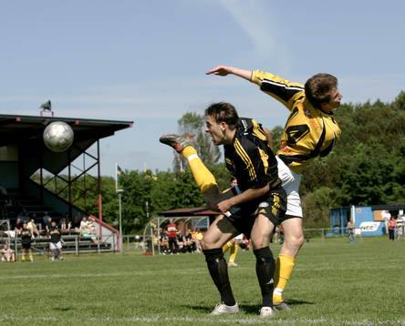 Matchvinnaren Robert Drwiega vänder bort Johan Friberg