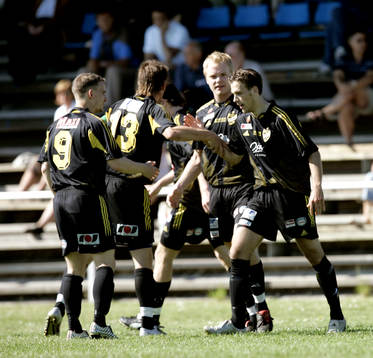 Robert Drwiega grattas till första seriemålet i IFK, av