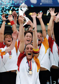Birgit Prinz, Tyskland, jubel med trofén