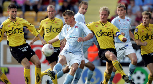 Markus Rosenberg, Malmö skjuter. johan Sjöberg, Elfsborg