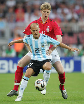 Luciano Figueroa, Argentina och Per Mertesacker, Tyskland