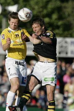 Falkenbergs David Svensson nickduellerar med Dennis