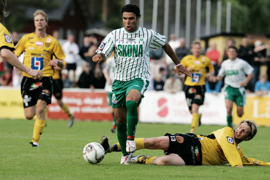 Arash Bajat och Daniel Nilsson som faller